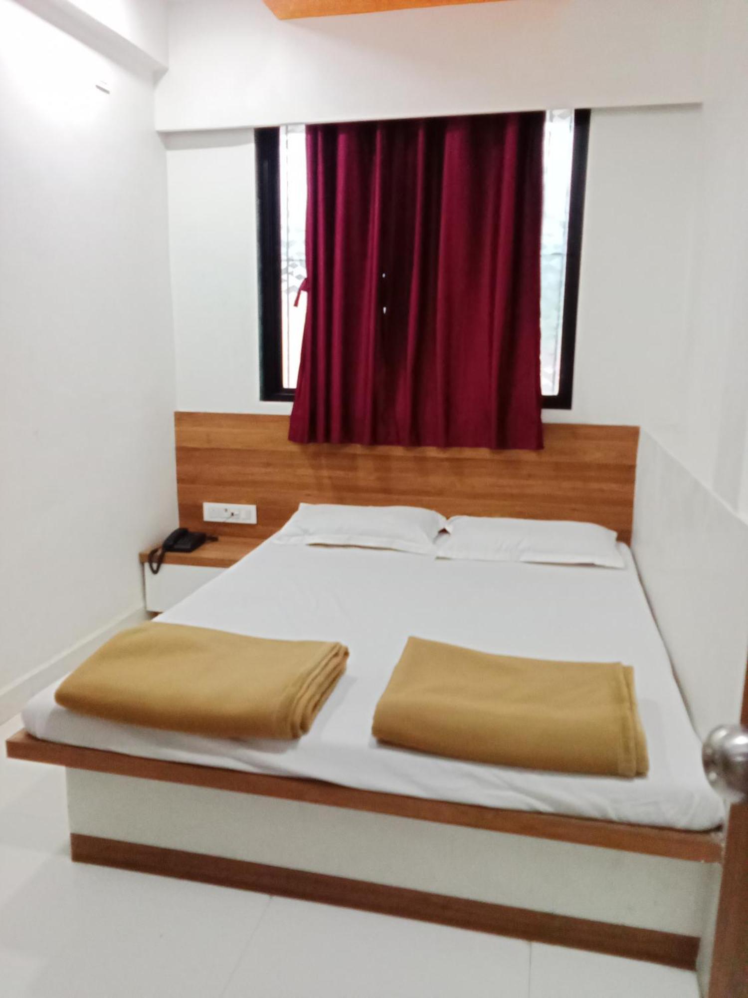 Hotel Shreejay Mahād Dış mekan fotoğraf