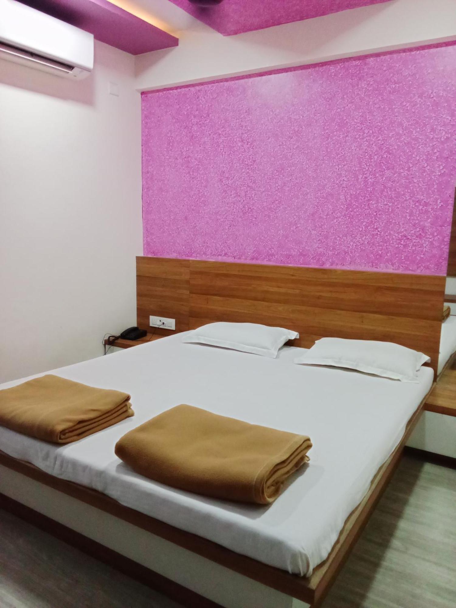 Hotel Shreejay Mahād Dış mekan fotoğraf